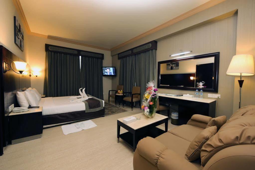 Signature Inn Al Riqqa Дубай Экстерьер фото